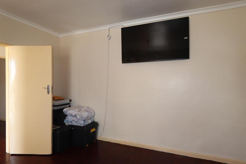 To Let 2 Bedroom Property for Rent in Gatesville Western Cape